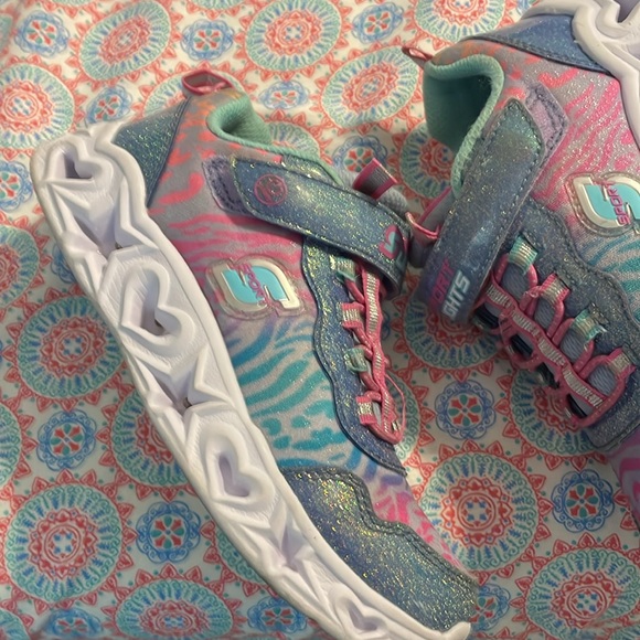 Sneakers - Picture 4 of 14